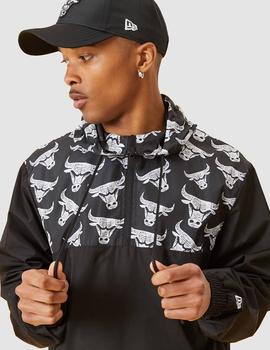 Chubasquero NEW ERA DISTRESSED LOGO BULLS - Black