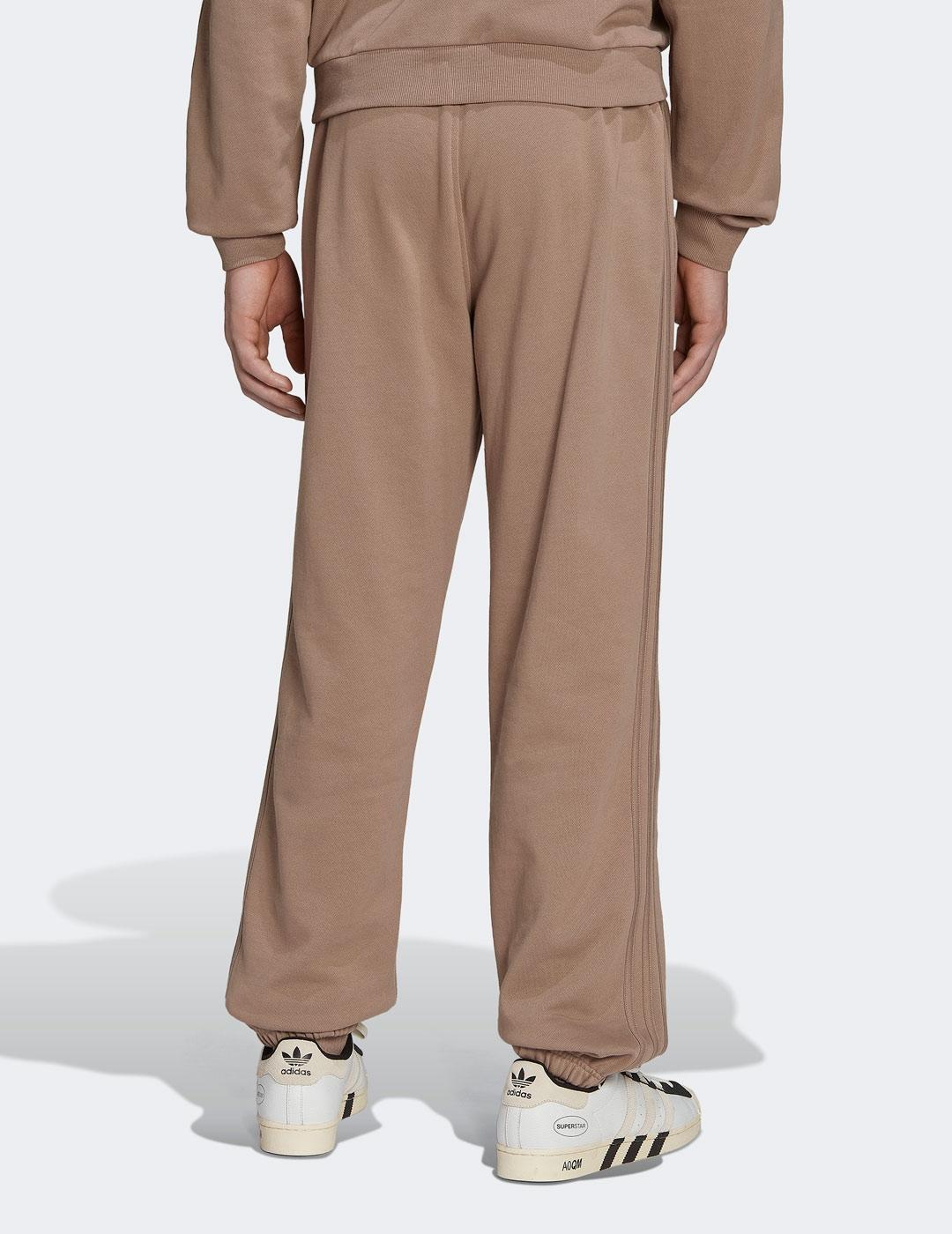 Pantalón ADIDAS ESS LOGO - Camel