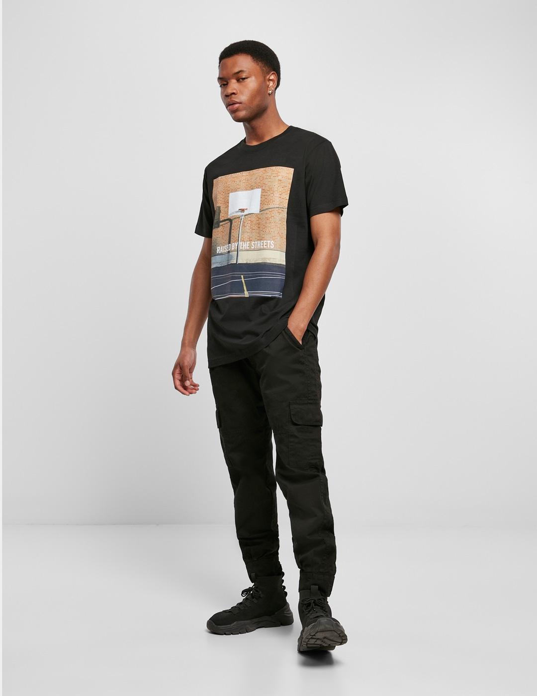 Camiseta MISTERTEE RAISED BY THE STREETS - Negro