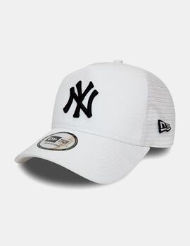 Gorra NEW ERA ESSENTIAL AFRAME TRUCKER YANKEES - Blanco