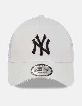 Gorra NEW ERA ESSENTIAL AFRAME TRUCKER YANKEES - Blanco