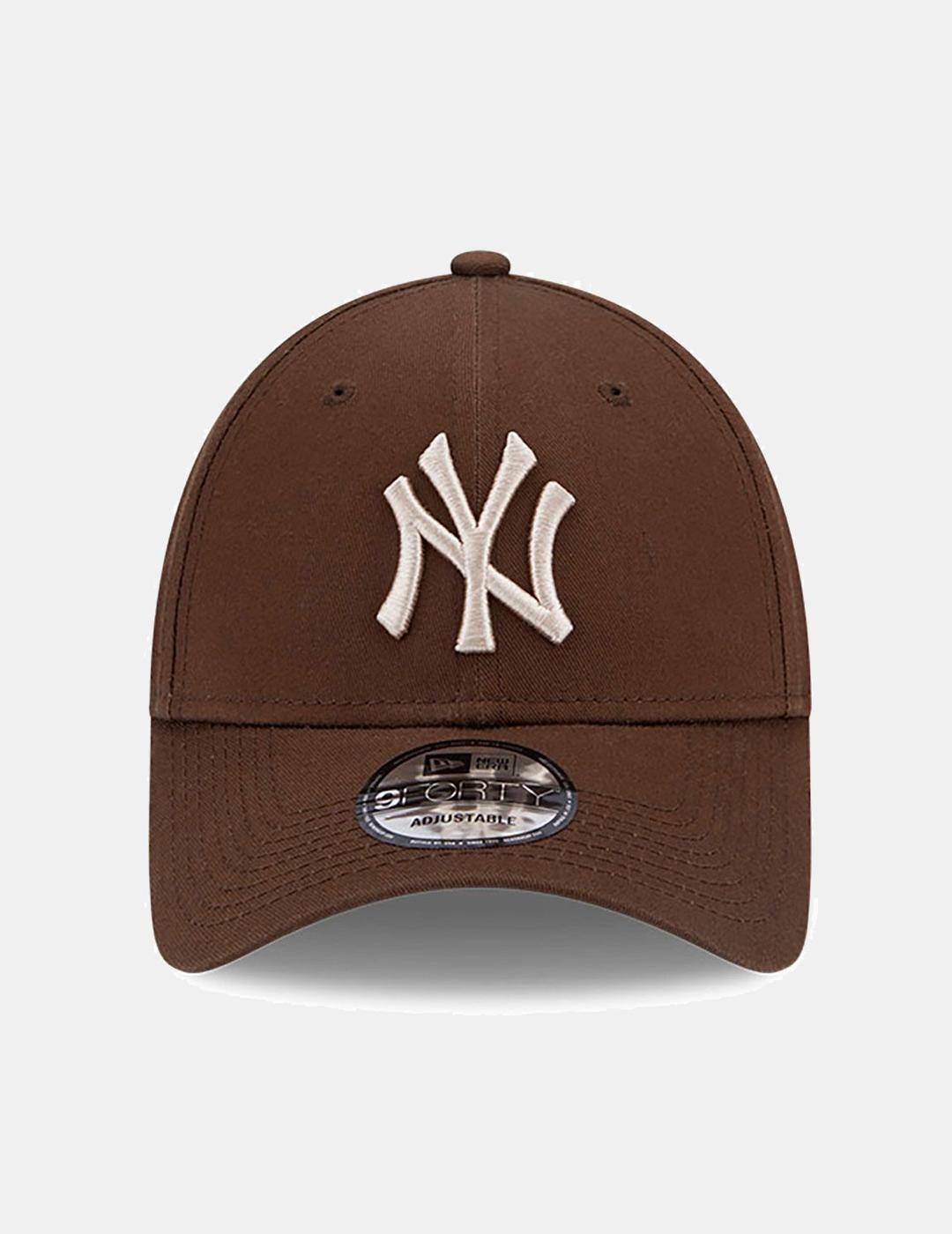 Gorra NEW ERA 940 ESSENTIAL NEW YORK YANKEES  - Chocolate