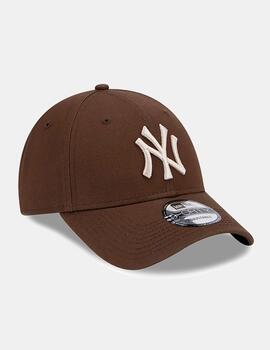 Gorra NEW ERA 940 ESSENTIAL NEW YORK YANKEES  - Chocolate