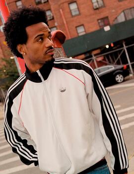 Chaqueta ADIDAS TYSHAWN - Crystal White/Black/Better Scarlet