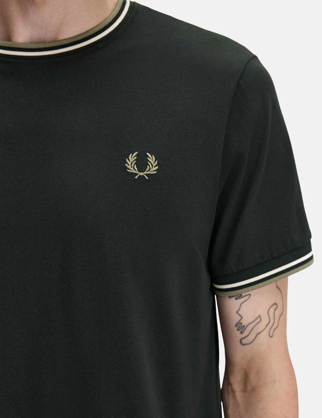 Camiseta FRED PERRY M1588 - Night Green/Light Ecru/Olive
