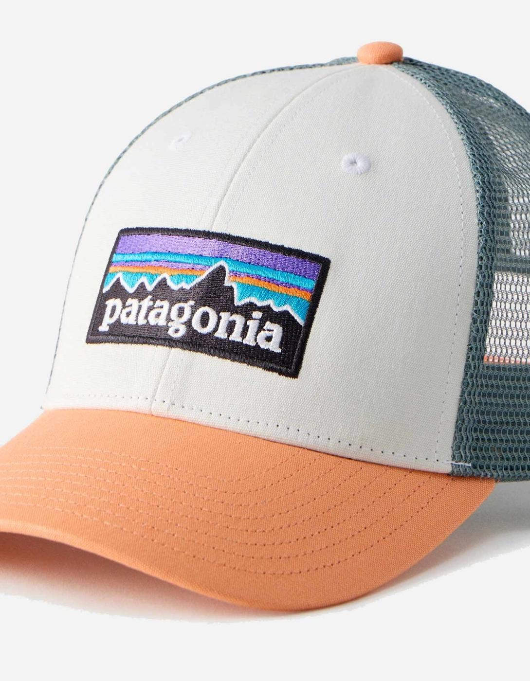 Gorra PATAGONIA P-6 LOGO LOPRO TRUCKER - White/Peach Sherbe