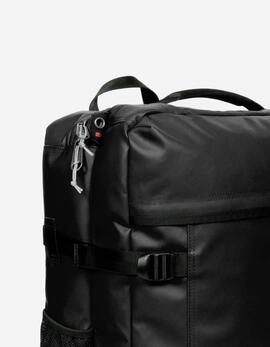 Mochila EASTPAK TRAVELPACK 42L- Tarp Black2
