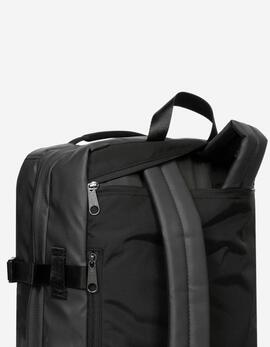 Mochila EASTPAK TRAVELPACK 42L- Tarp Black2